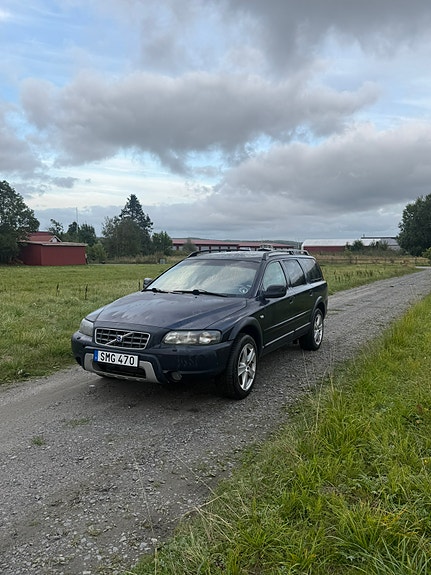 Volvo XC70 2 of 8