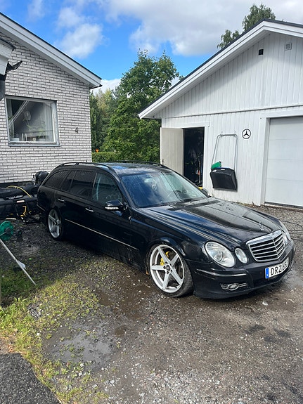 Mercedes-Benz E320 2 of 8