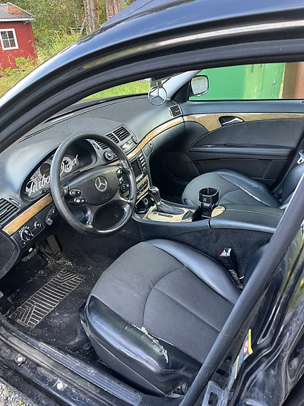 Mercedes-Benz E320 3 of 8