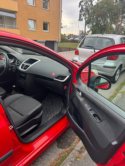Peugeot 207 6 of 8