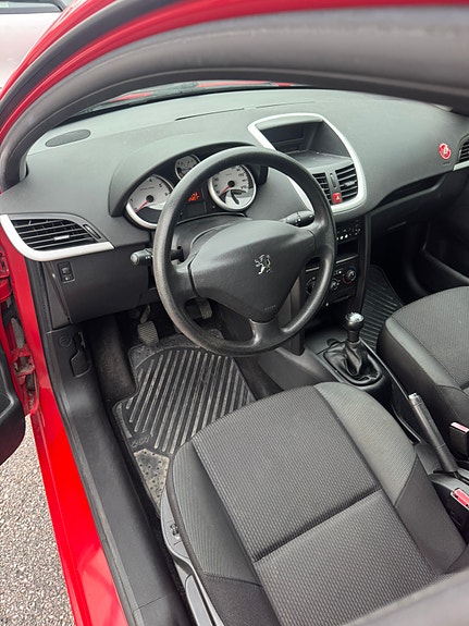 Peugeot 207 4 of 8