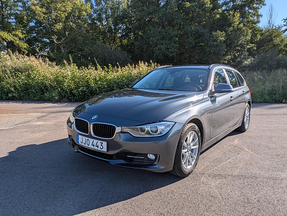 BMW 320i 2 of 5