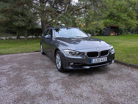 BMW 320i 5 of 5