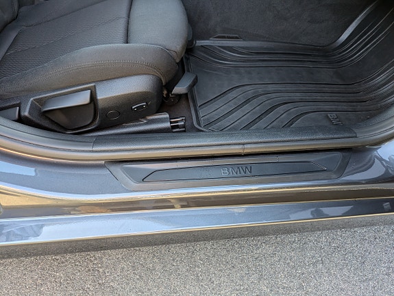BMW 320i 4 of 5