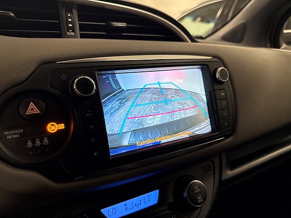 Toyota Yaris 7 of 19