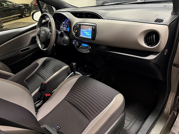 Toyota Yaris 12 of 19