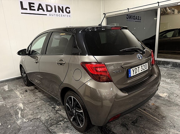 Toyota Yaris 2 of 19