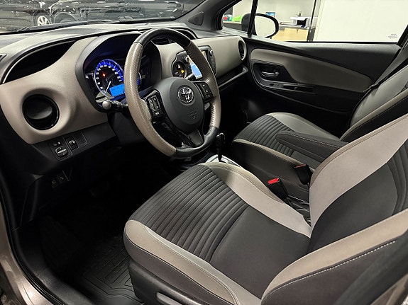 Toyota Yaris 11 of 19