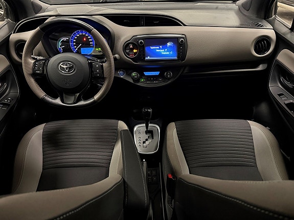 Toyota Yaris 13 of 19