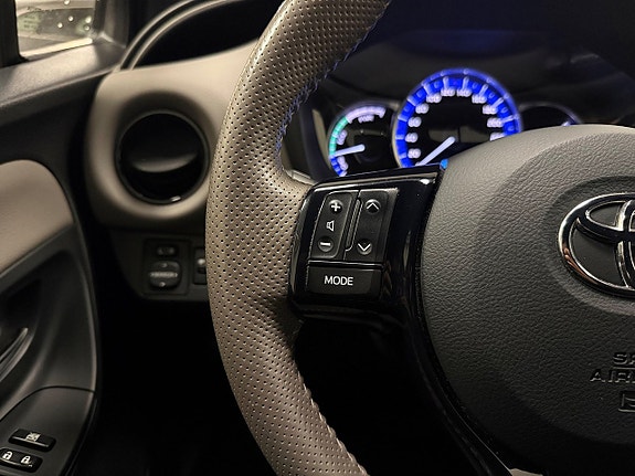 Toyota Yaris 15 of 19