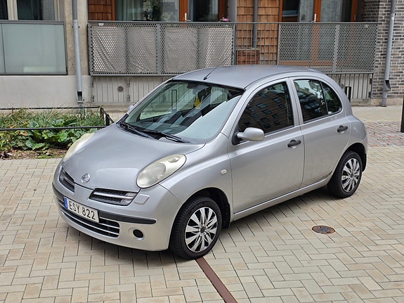Nissan Micra 2 of 10