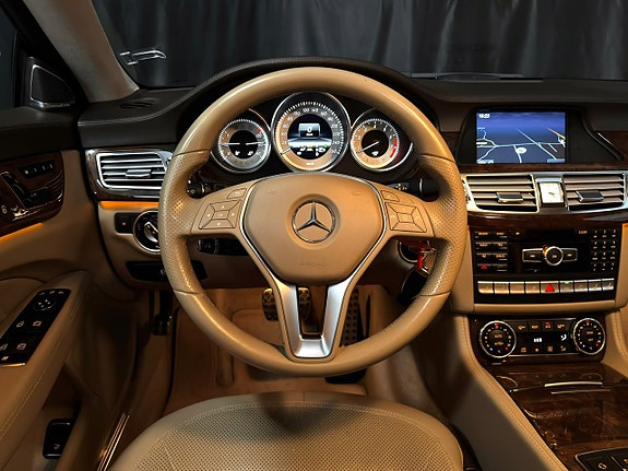 Mercedes-Benz CLS500 20 of 30