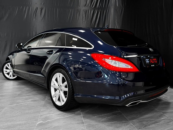 Mercedes-Benz CLS500 11 of 30