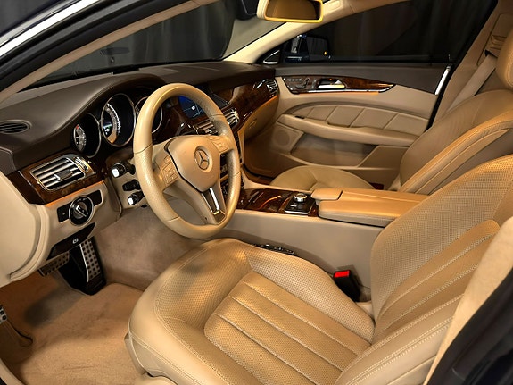 Mercedes-Benz CLS500 17 of 30