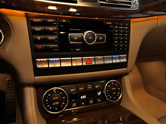Mercedes-Benz CLS500 27 of 30