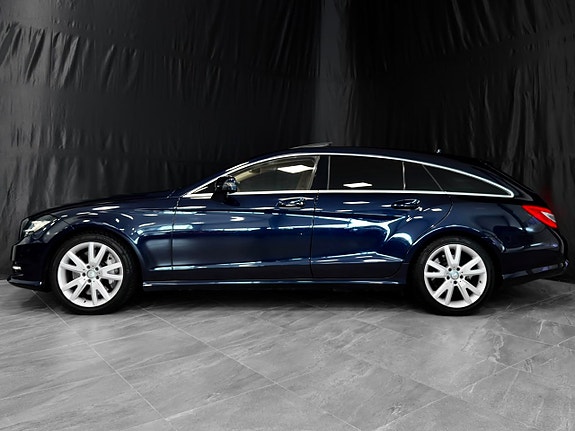 Mercedes-Benz CLS500 7 of 30