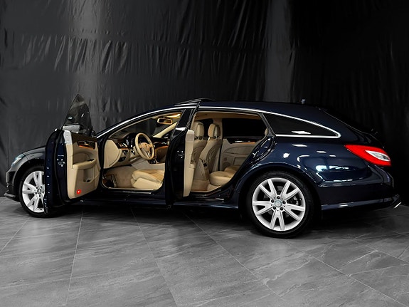 Mercedes-Benz CLS500 8 of 30