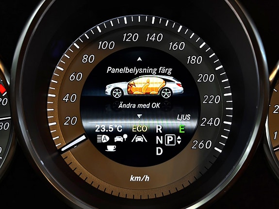 Mercedes-Benz CLS500 24 of 30