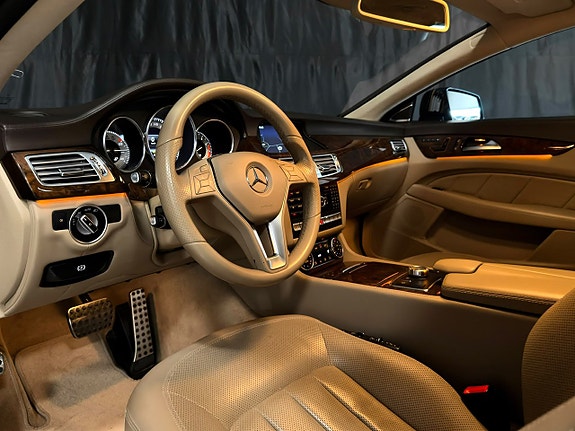 Mercedes-Benz CLS500 18 of 30