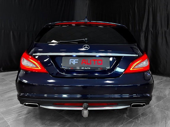Mercedes-Benz CLS500 13 of 30
