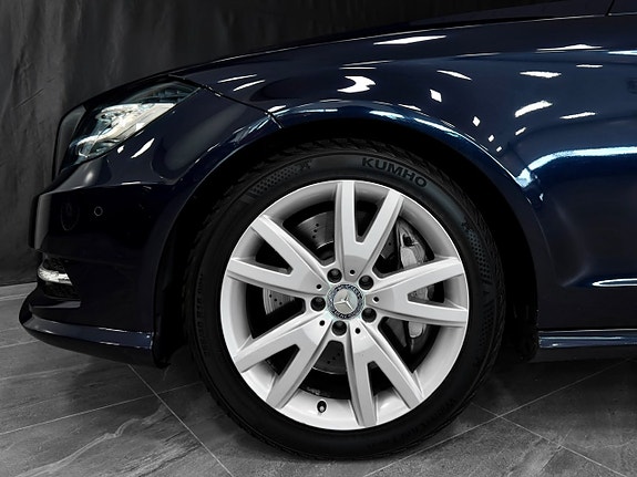 Mercedes-Benz CLS500 9 of 30