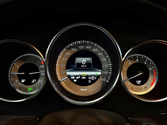 Mercedes-Benz CLS500 22 of 30