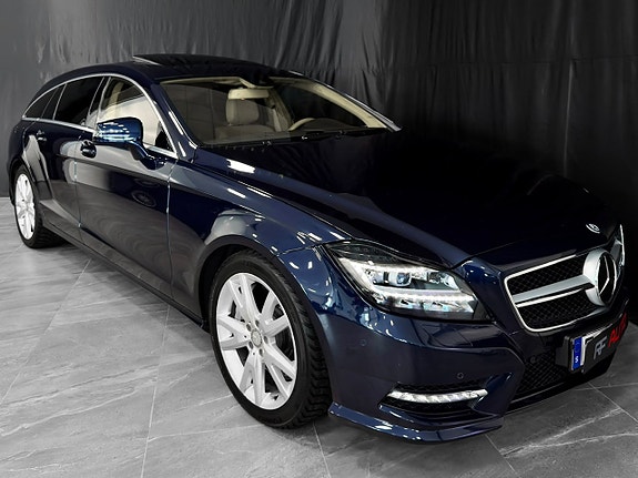 Mercedes-Benz CLS500 2 of 30