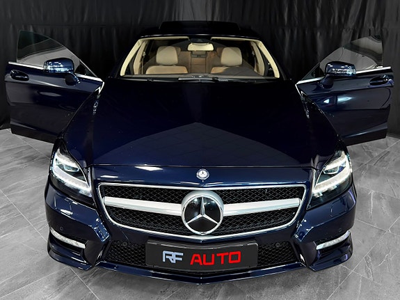 Mercedes-Benz CLS500 6 of 30