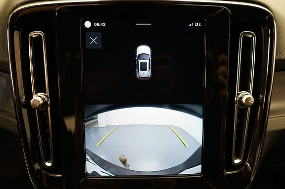 Volvo XC40 13 of 19
