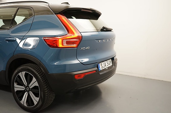 Volvo XC40 3 of 19