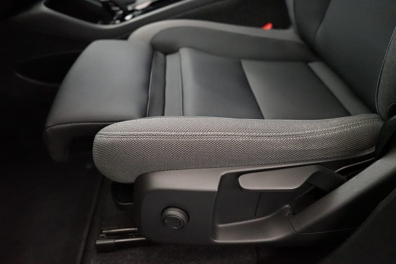 Volvo XC40 12 of 19