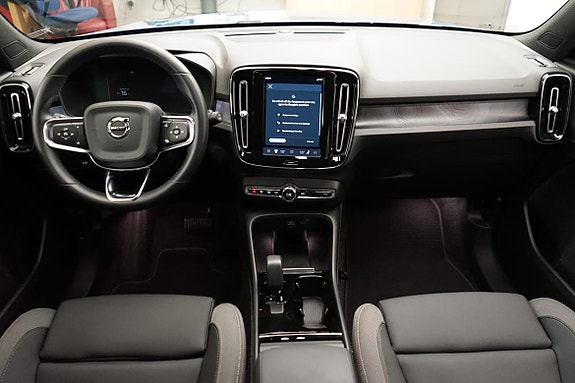 Volvo XC40 6 of 19