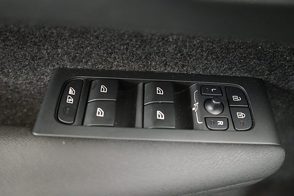 Volvo XC40 11 of 19
