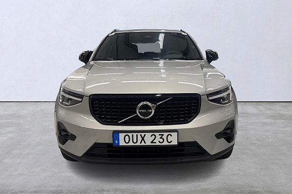 Volvo XC40 7 of 22