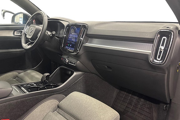Volvo XC40 10 of 22