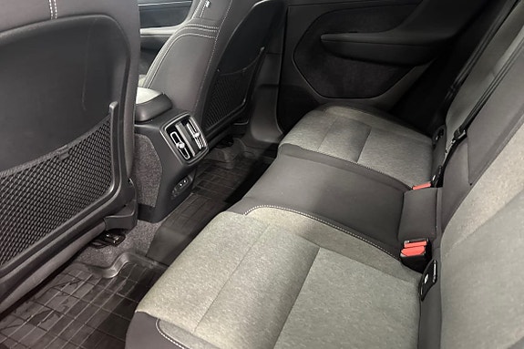 Volvo XC40 12 of 22