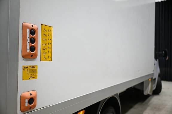 Nissan NV400 6 of 22