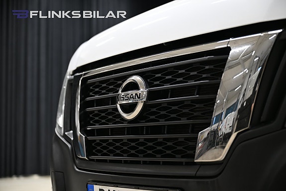 Nissan NV400 2 of 22