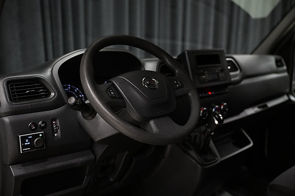 Nissan NV400 14 of 22