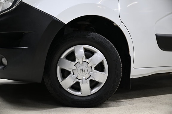 Nissan NV400 4 of 22