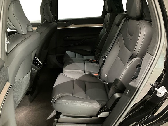 Volvo EX90 7 of 15