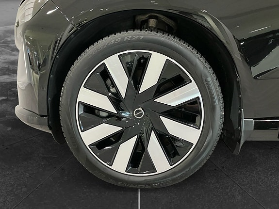 Volvo EX90 10 of 15