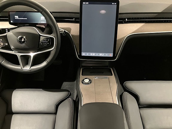 Volvo EX90 13 of 15