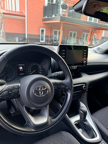 Toyota Yaris 9 of 12