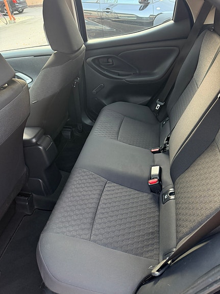 Toyota Yaris 7 of 12