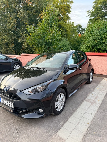 Toyota Yaris 2 of 12