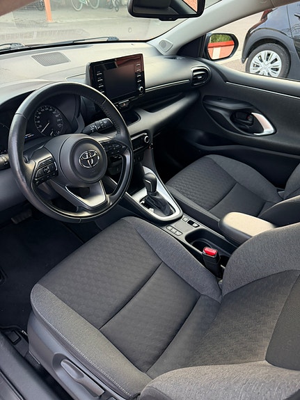 Toyota Yaris 8 of 12