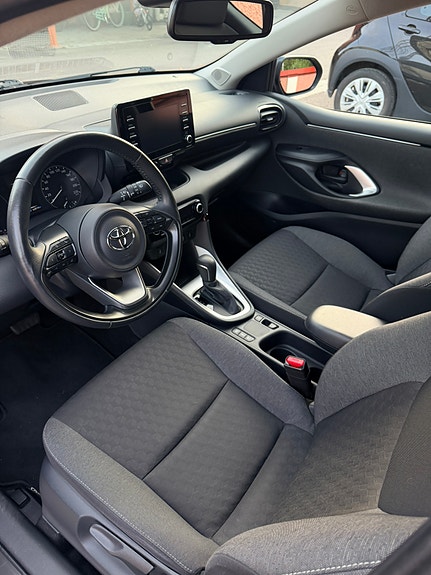 Toyota Yaris 6 of 12