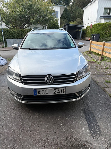 Volkswagen Passat 2 of 3