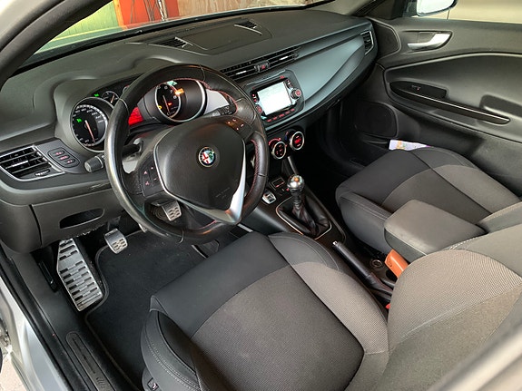 Alfa Romeo Giulietta 4 of 8